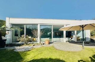 Einfamilienhaus kaufen in 24161 Altenholz, Altenholz-Stift: Außergewöhnliches Einfamilienhaus mit privater Schwimmhalle und ruhiger Gartenoase