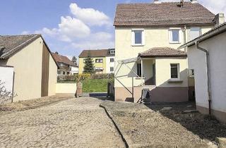 Haus mieten in Hanauer Str., 61137 Schöneck, ***Modernisiertes Einfamilienhaus mit großer Hoffläche nahe Frankfurt***