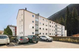 Wohnung kaufen in 72574 Bad Urach, Helle 4-Zimmer-Etagenwohnung mit Balkon & Garage in gepflegtem Mehrfamilienhaus