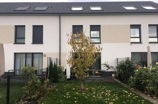 Wohnung mieten in 13053 Alt-Hohenschönhausen, Reihenhaus mit Einbauküche, Garten und Stellplatz
