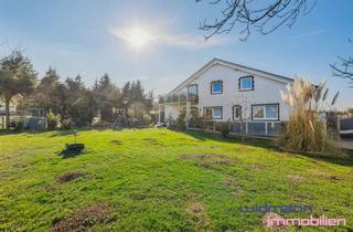 Einfamilienhaus kaufen in 75177 Nordstadt, Traumgarten, Terrassen & Balkon – Besonderes Haus mit 3 Wohnungen oder als Einfamilienhaus nutzbar