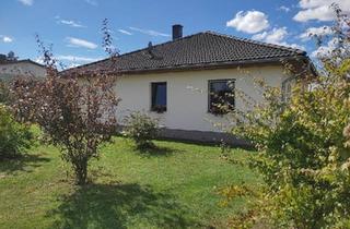 Haus kaufen in 18516 Süderholz, Süderholz - Bungalow in Süderholz mit Wärmepumpe, Kaminofen und Doppelcarport