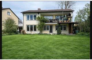 Haus kaufen in 83026 Rosenheim, Rosenheim - Schönes Familienhaus mit 200 m2 am Schlossberg in ruhiger Lage!