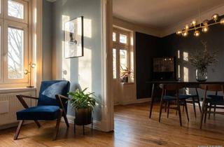 Wohnung kaufen in 22083 Barmbek-Süd, 3-Zi.-Altbaujuwel mit Balkon und historischem Kachelofen im idyllischen Komponistenviertel