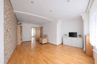 Wohnung kaufen in 71299 Wimsheim, Charmante 3-Zimmer-Wohnung mit Garage und viel Potenzial