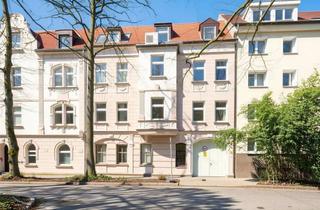 Wohnung kaufen in Sybelstraße 41, 45145 Frohnhausen, Altbauflair, neu gedacht – Ihr cooles Dachgeschoss-Refugium!