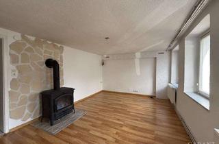 Haus kaufen in 79807 Lottstetten, Zweifamilienhaus sucht Käufer mit Mut für ein DIY-Projekt und Gespür für eine Neugestaltung!