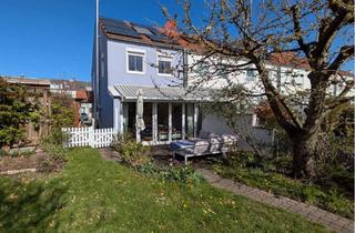 Haus kaufen in 50259 Pulheim, Sonnendurchflutetes Wohlfühlhaus mit Gartenidylle, PV, Kamin & Dachstudio – provisionsfrei