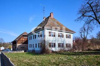 Haus kaufen in 94542 Haarbach, Denkmalgeschütztes Pfarrhaus mit Stallungen auf weitläufigem Grundstück (Erbpachtgrundstück)