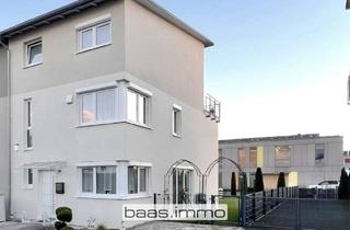 Haus kaufen in 86368 Gersthofen, Reiheneckhaus, Baujahr 2014, mit drei Stellplätzen und großer Dachterrasse