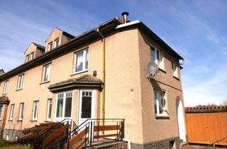 Doppelhaushälfte kaufen in 23970 Wismar-Süd, Großzügige Doppelhaushälfte mit Potential In Wismar - Süd