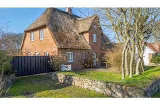 Haus kaufen in 25938 Utersum, Gemütliches Reetdachhaus mit zwei Wohneinheiten in Utersum