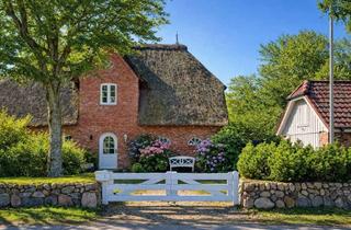 Haus kaufen in 25938 Alkersum, Gemütliches Reetdachhaus mit zwei Wohneinheiten in Utersum