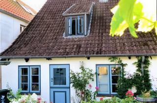 Haus mieten in 24837 Schleswig, Wohnen im historischen Holm: 2,5-Zi.-Maisonette-Whg. mit Gartenabteil, Schuppen & besonderem Charme!
