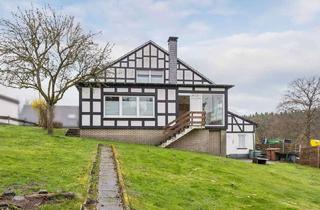 Haus kaufen in 57392 Schmallenberg, Zwei Familien, ein Zuhause mit ca. 235 m² Wohnfläche und großem Grundstück in Schmallenberg.