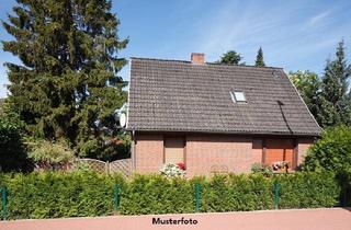 Einfamilienhaus kaufen in 02994 Bernsdorf, Wohnen mit Platz: Einfamilienhaus mit Doppelgarage, Carport und Voliere