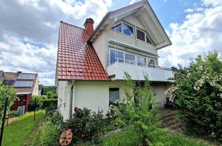 Haus kaufen in 59581 Warstein, Ruhe und Platz, auch für 2 Generationen: Ein-/Zweifamilienhaus mit Doppelgarage in Warstein!