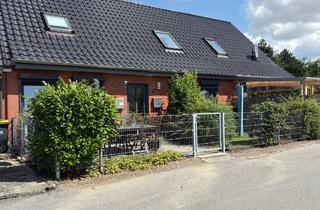 Haus kaufen in 23769 Fehmarn, Zwei Wohneinheiten. Eine starke Entscheidung. Vollständig saniertes Zweifamilienhaus in der Festvermietung.