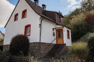 Einfamilienhaus kaufen in Am Herrenkopf, 54584 Jünkerath, Charmantes Einfamilienhaus in Hanglage + Panoramablick Jünkerath