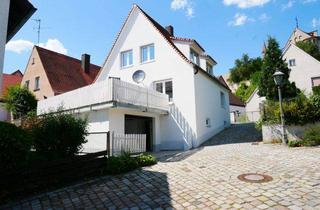 Haus kaufen in 91183 Abenberg, Charmantes und modernisiertes Stadthaus mit großzügiger Terrasse und Garage in ruhiger und zentraler Lage in Abenberg.