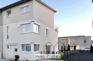 Haus kaufen in 86368 Gersthofen, Gersthofen - Reiheneckhaus, Baujahr 2014, mit drei Stellplätzen und großer Dachterrasse