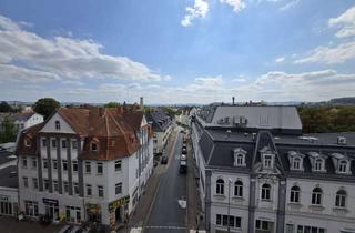 Wohnung kaufen in 31785 Hameln, Charmante 4-Zimmer-Wohnung im Denkmal: Atemberaubender Ausblick und elegantes Ambiente warten auf Si
