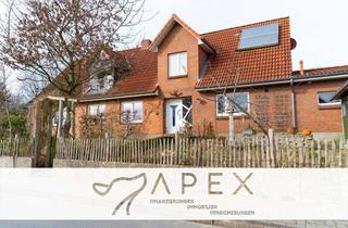 Wohnung kaufen in 24861 Bergenhusen, Imposantes Wohnhaus mit weitem Blick ins Grün