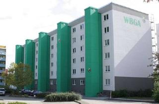 Wohnung mieten in Albrecht-Dürer-Straße 35, 39576 Stendal, 3 Raumwohnung mit großem Balkon (verglast) , Dusche und Aufzug