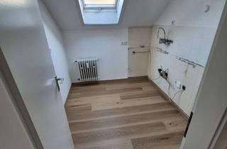 Wohnung mieten in 32756 Detmold, Helle 2-Zimmer Dachgeschosswohnung in Detmold mit sonnigem Balkon