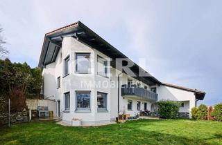 Haus kaufen in 94327 Bogen, Zweifamilienhaus mit Doppelgarage und Pool in Bogen