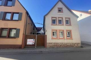 Haus kaufen in 67480 Edenkoben, Zweifamilienhaus mit Ausbaupotenzial im charmanten Weinort Edenkoben