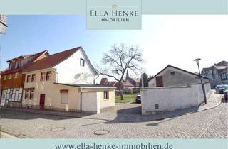 Haus kaufen in 38835 Osterwieck, Sanierungsbedürftiges Stadthaus auf 1.500m² Grundstück mit 5 Garagen.