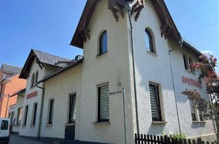 Haus kaufen in 08496 Neumark, Gut saniertes Zweifamilienhaus in Neumark!
