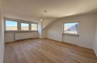 Wohnung kaufen in Mozartstraße, 63927 Bürgstadt, Elegantes Dachgeschoss mit Sonnenlicht & Blick ins Weite – Modern renoviert
