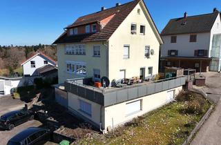 Wohnung kaufen in 75328 Schömberg, Sanierungsobjekt mit Potenzial: 4-Zimmer-Wohnung mit Garten & Wintergarten