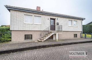 Haus kaufen in 66578 Schiffweiler, BELIEBT - Bungalow in Klinkeroptik mit Garage, Garten und Terrasse in Heiligenwald!