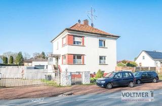 Haus kaufen in 66459 Kirkel, GROSSFLÄCHIG - Zweifamilienhaus mit diversen Garagen und potenziellem Bauland in Kirkel-Limbach!