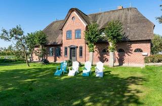 Haus kaufen in 25938 Borgsum, Exklusives Reetdachanwesen - Wohnen und Ferienwohnen genehmigt. Ideal für Pferdehaltung geeignet.