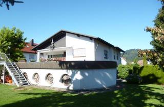 Haus kaufen in 79183 Waldkirch, Großzügiges Wohnhaus mit Schwimmhalle in ruhiger Lage