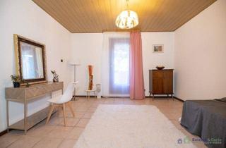 Mehrfamilienhaus kaufen in 55218 Ingelheim, Halbe Hofreite als Eigentumswohnung mit Scheune, Werkstatt, Gewölbekeller, Garten u. Ausbaureserve