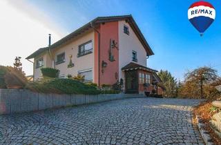 Haus kaufen in 79802 Dettighofen, Dettighofen - Traumhaft gelegenes Zweifamilienhaus mit tollem Garten und Pool in Berwangen