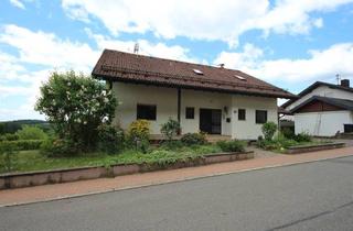 Haus kaufen in 74838 Limbach, Limbach - Attraktives Wohnhaus mit viel Platz und überdachtem Schwimmbad ...