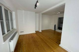 Wohnung mieten in Beim Tannenhof xx, 23568 St. Gertrud, Helle 2,5-Zimmer-Wohnung im Altbau mit Einbauküche und Balkon