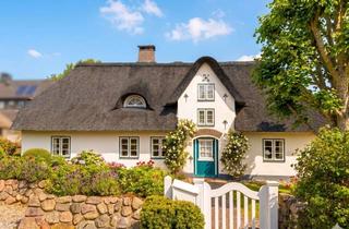 Haus kaufen in 25946 Nebel, reetgedecktes Friesenhaus in historischer Umgebung