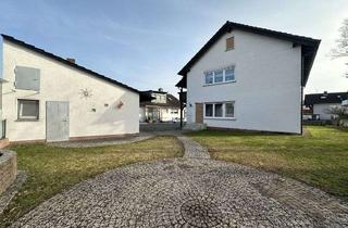 Haus kaufen in 63762 Großostheim, Attraktives Zweifamilienhaus mit großem Grundstück, Balkon und Doppelgarage