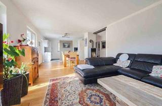 Haus kaufen in 63694 Limeshain, Limeshain - Zwei Wohnungen - viele Möglichkeiten: Familienhaus mit Terrasse, Balkon & Kamin