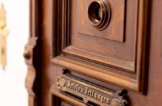 Wohnung kaufen in Fidicinstraße 30, 10965 Berlin, Berlin - Stuck, Charme & Kiezflair: ein Raumwunder im historischen Bergmannkiez! Provisionsfrei!