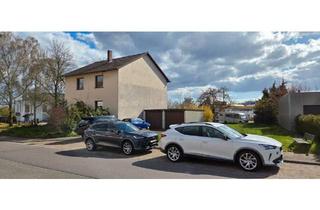 Haus kaufen in 66802 Überherrn, Überherrn - Haus mit 2 Garagen & Baugrundstück Altforweiler 30m Front 1508m2