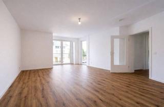 Wohnung kaufen in 12524 Berlin, Berlin - Modernisierte 1,5-Zimmer-Wohnung mit Balkon in gefragter Lage - nahe Adlershof & Flughafen BER