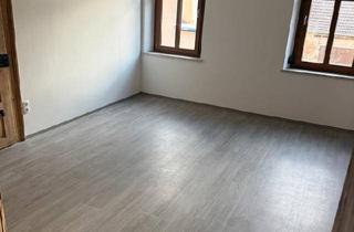 Wohnung kaufen in 91486 Uehlfeld, Uehlfeld - Vermietete Renovierte 3 Zimmer Wohnung in mitten von Uehlfeld